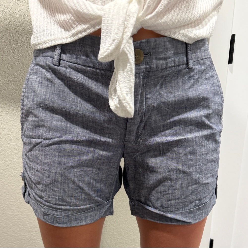 Banana Republic Chambray Blue Roll-Cuff Women’s Shorts